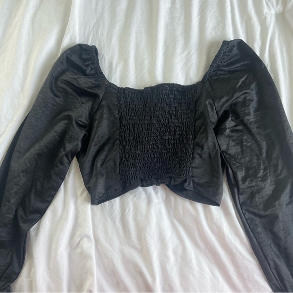 black puff sleeve tie front top - Picture 2 of 5